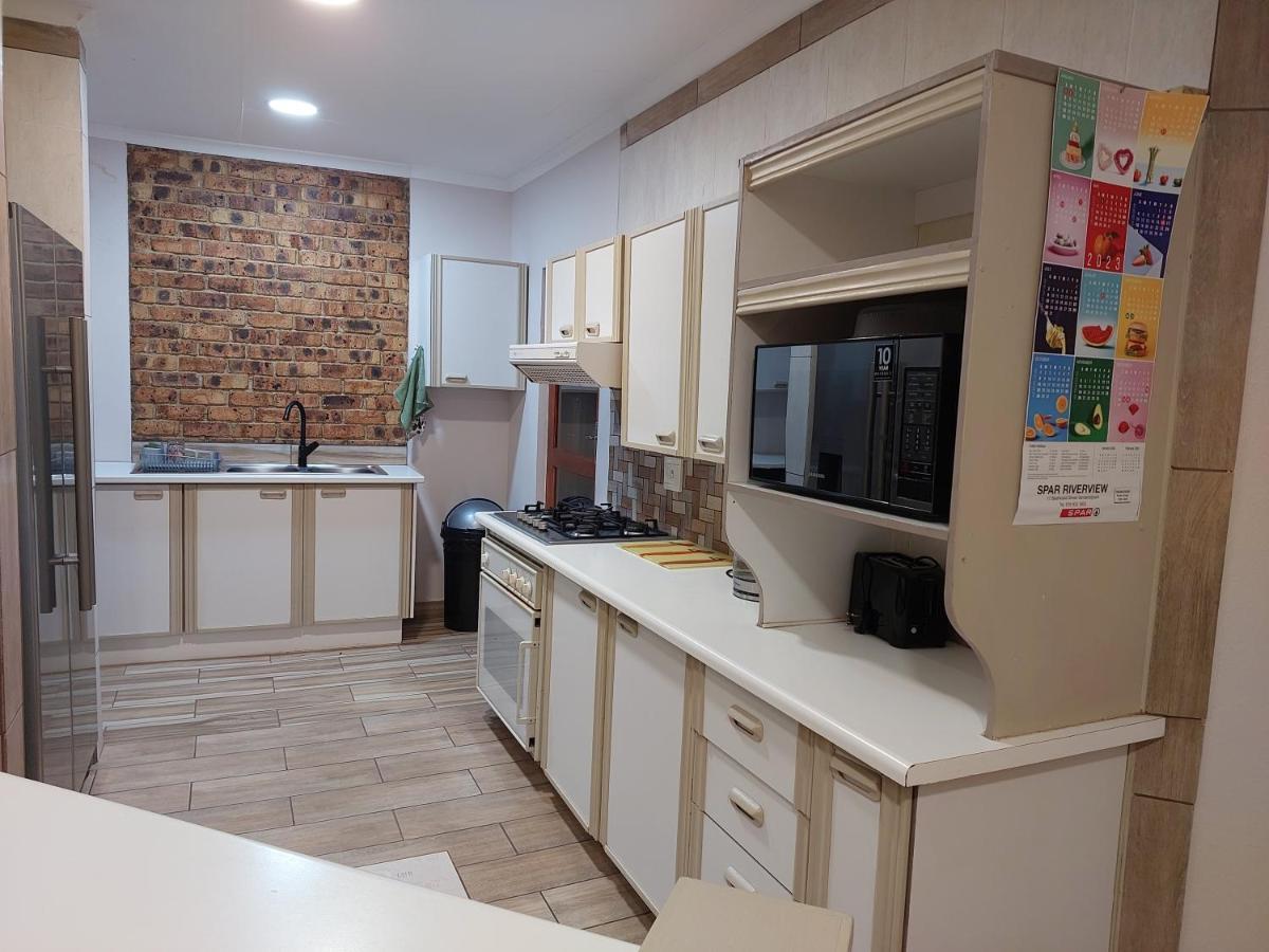 Twins Guest House Astoni Вандербейлпарк Екстериор снимка