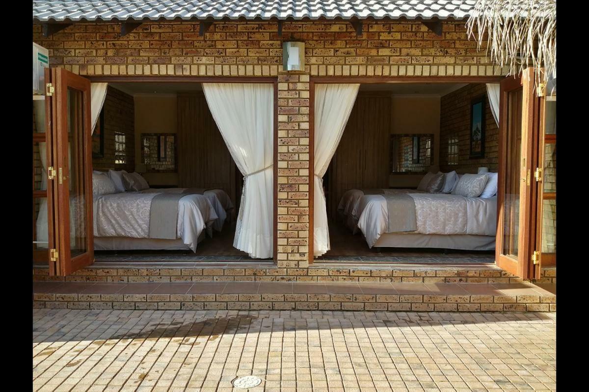 Twins Guest House Astoni Вандербейлпарк Екстериор снимка