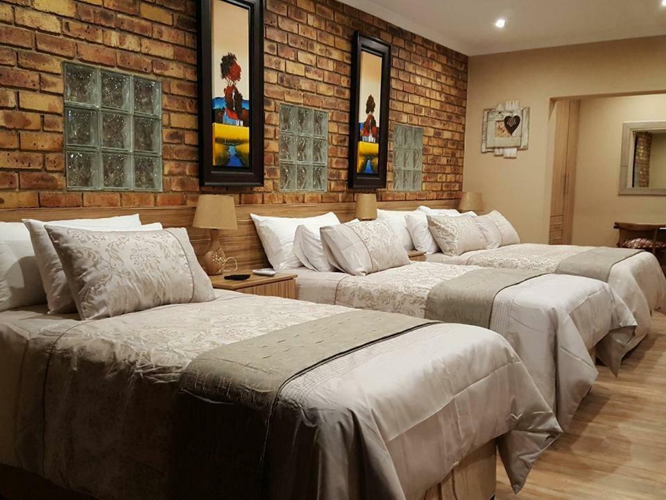 Twins Guest House Astoni Вандербейлпарк Екстериор снимка